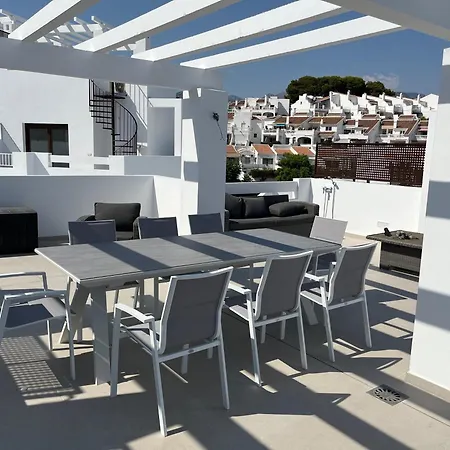 펜션 Playazo - Sea View, Pool & Terrace - 네르하